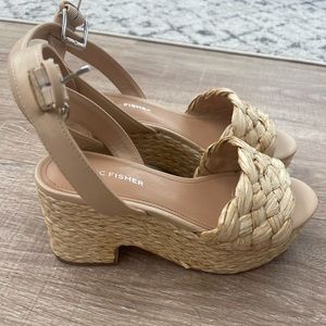 Marc Fisher raffia platforms 🩷